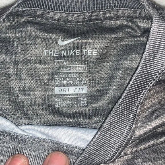 Gray Nike T-shirt - Picture 4 of 8